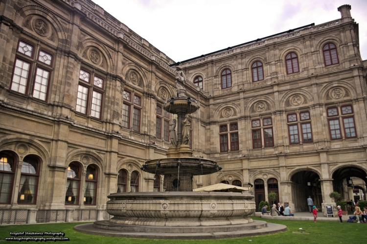 Budynek opery w Wiedniu.